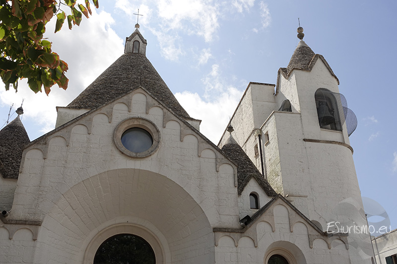 ITALIA - ALBEROBELLO Iglesia de san Antonio de Padua ITALIA - ALBEROBELLO Iglesia de san Antonio de Padua